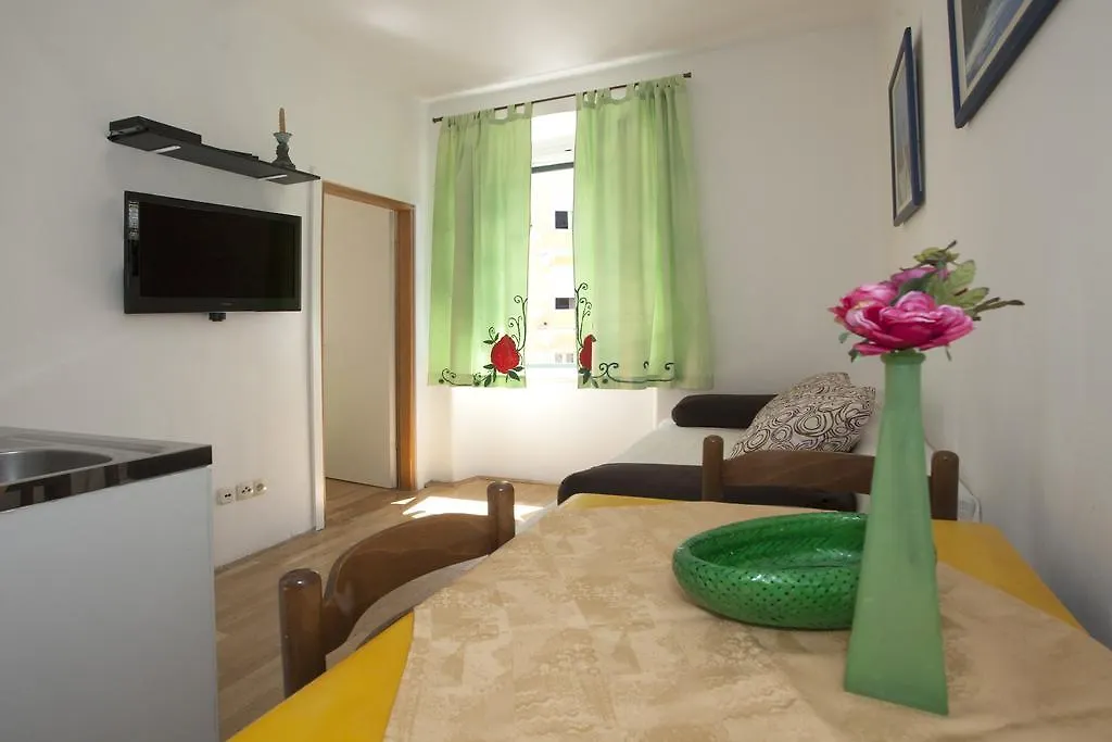 Split Ann Apartments